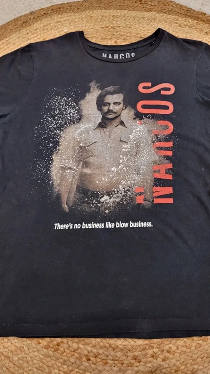 T-shirt Narcos L – Pablo Escobar - Très bon état- Rare - Noir - photo numéro 3