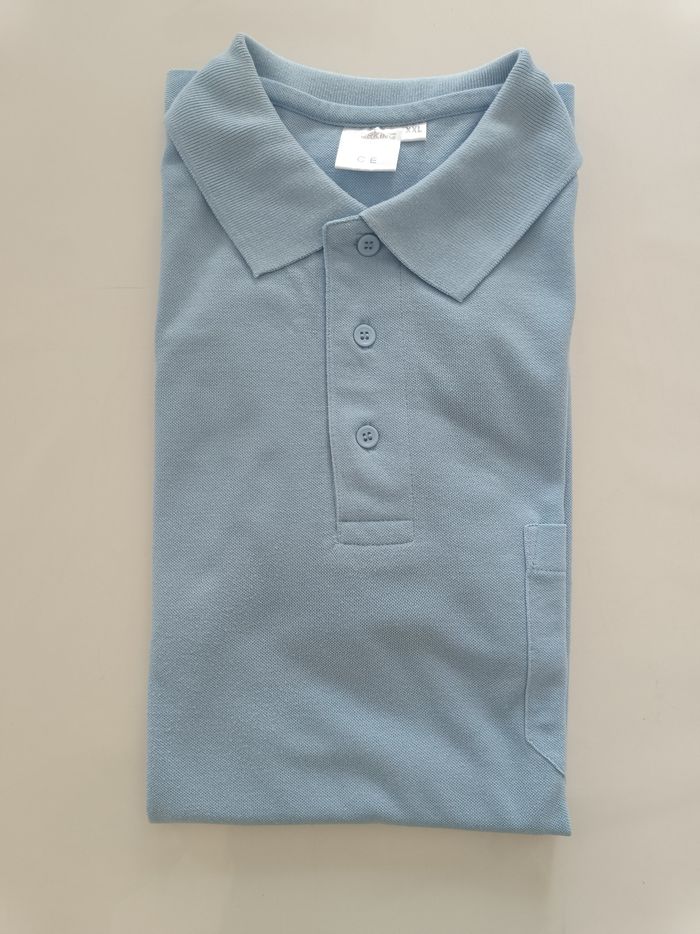 Polo bleu clair