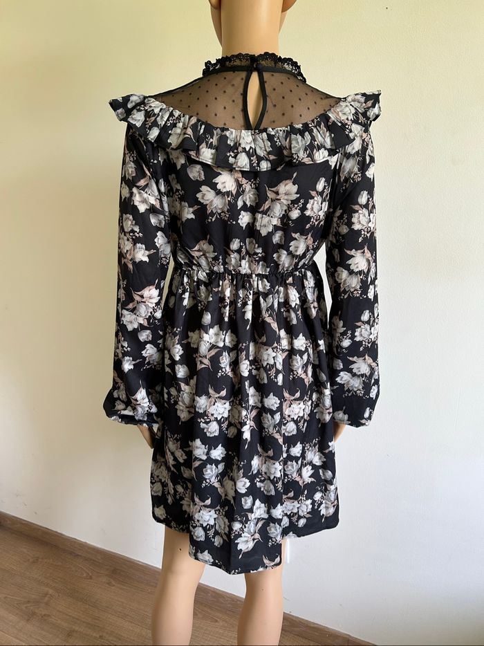 Robe fleurie à manches longues Nasty Gal taille française 40 jamais portée - photo numéro 5