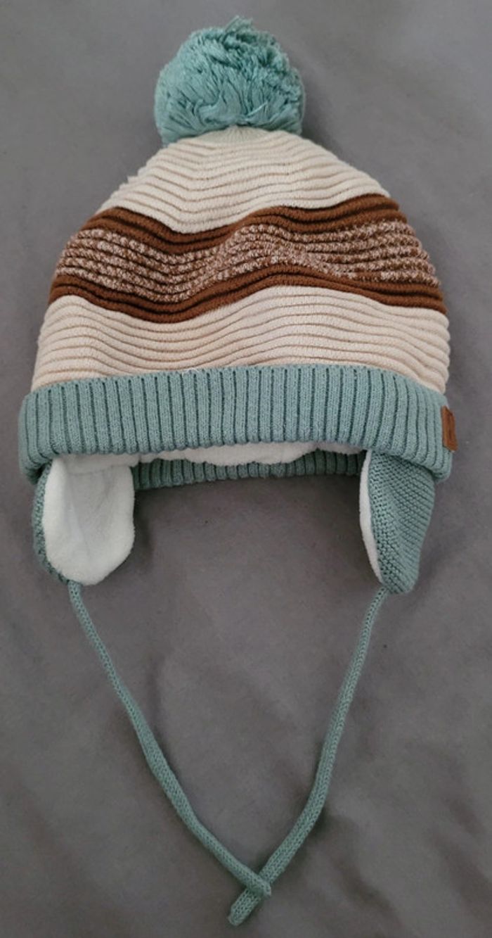 Bonnet à oreilles et pompon 44 cm
