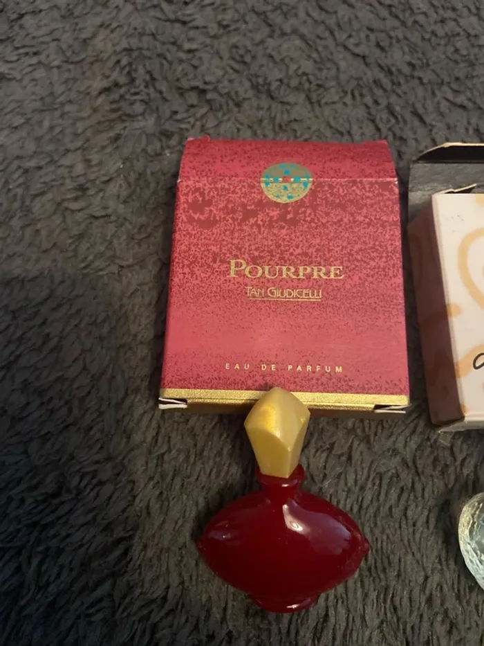 Lot de deux miniatures parfum Tan Giudicelli et Agnès B. - photo numéro 2