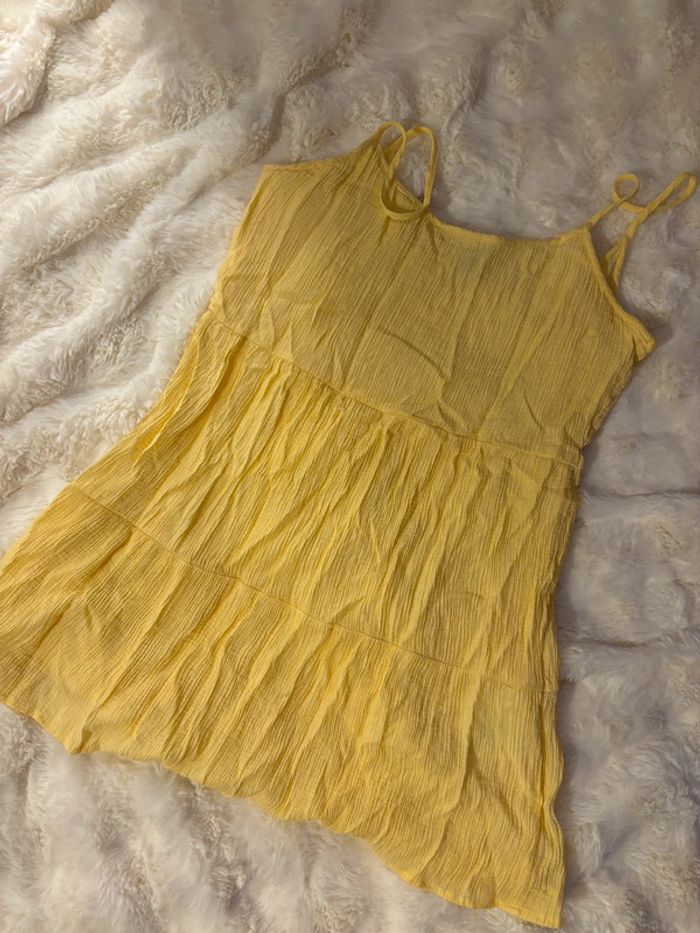 Robe courte jaune - photo numéro 2