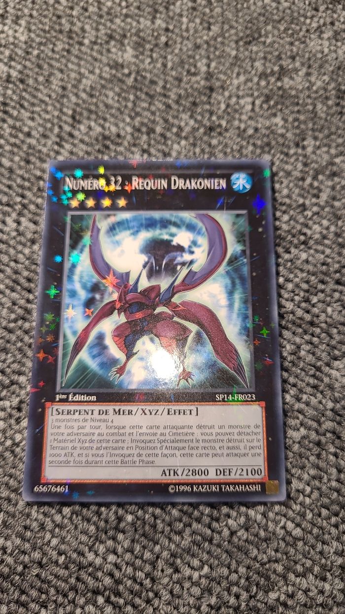 Carte Yu gi oh  - Numéro 32 : Requin draconien - 1996 Starfoil rare