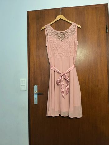 Robe rose bonbon sans manche avec dentelle