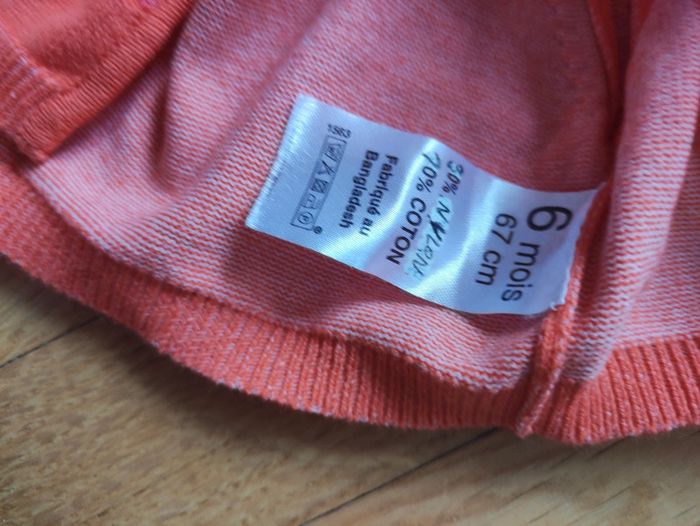 2 gilets courts 6 mois - photo numéro 2