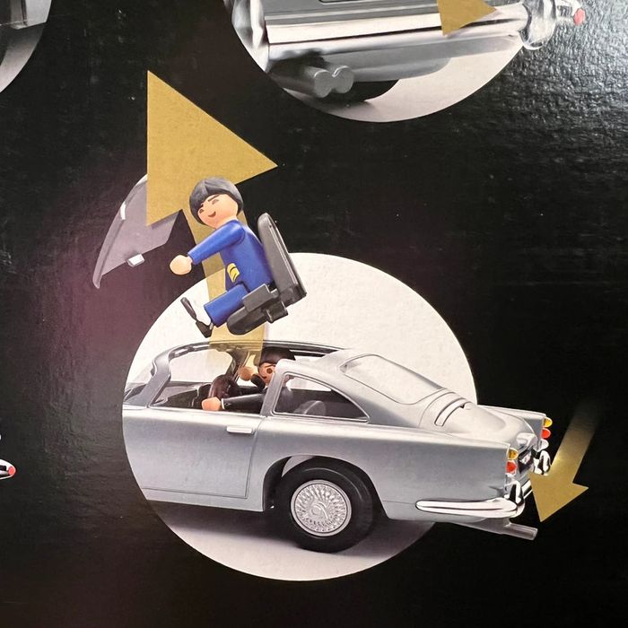 Voiture James Bond 007 Aston Martin DB5 Playmobil dans le film Goldfinger 1964 - photo numéro 8