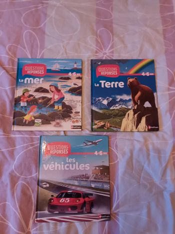 Lot de 2 livres questions réponses + 1 offert