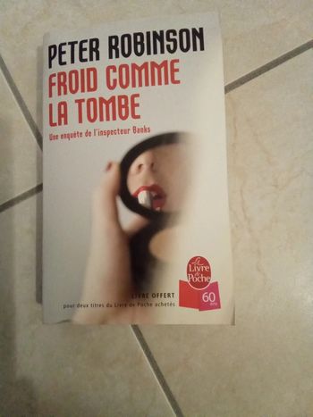 Livre de poche Froid comme la tombe de Peter Robinson