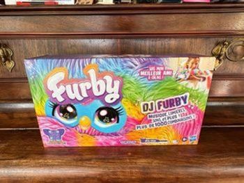 Furby dj arc-en-ciel peluche interactive hasbro dj furby rainbow