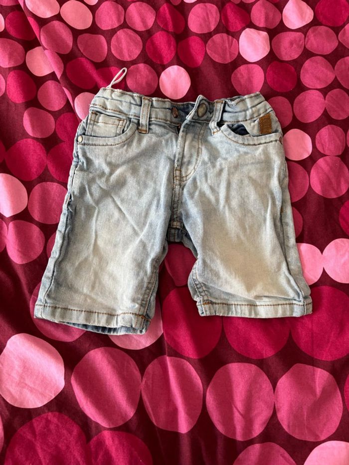 lot 8 t-shirt + un short 6 ans - photo numéro 3