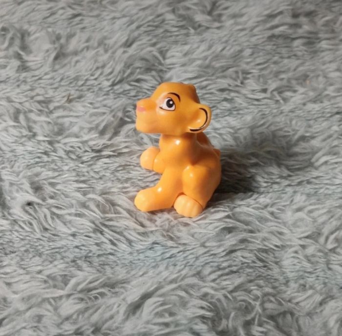Figurine simba le roi lion disney kinde - photo numéro 2