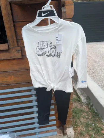 Ensemble Nike fille. 6ans. Neuf