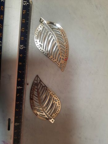 Lot 2 feuilles en fer trouer pour créer boucle oreille ou pendentif en fer