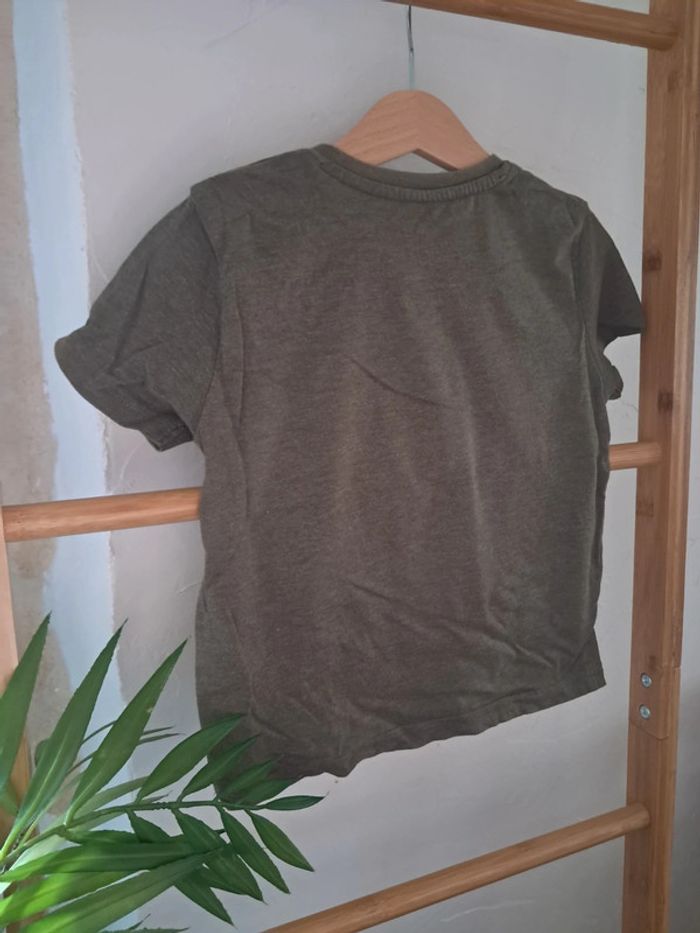 Tee shirt roi lion kaki 4 ans 104cm tbe - photo numéro 3