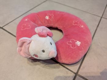 Protection de cou souris rose