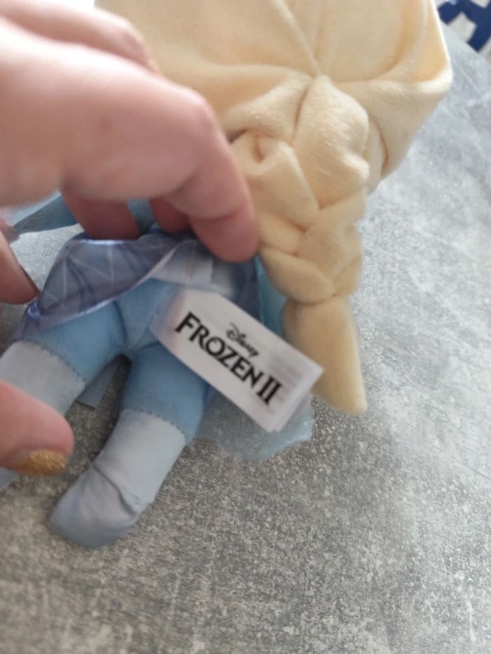 Peluche Disney reine des neiges - photo numéro 3