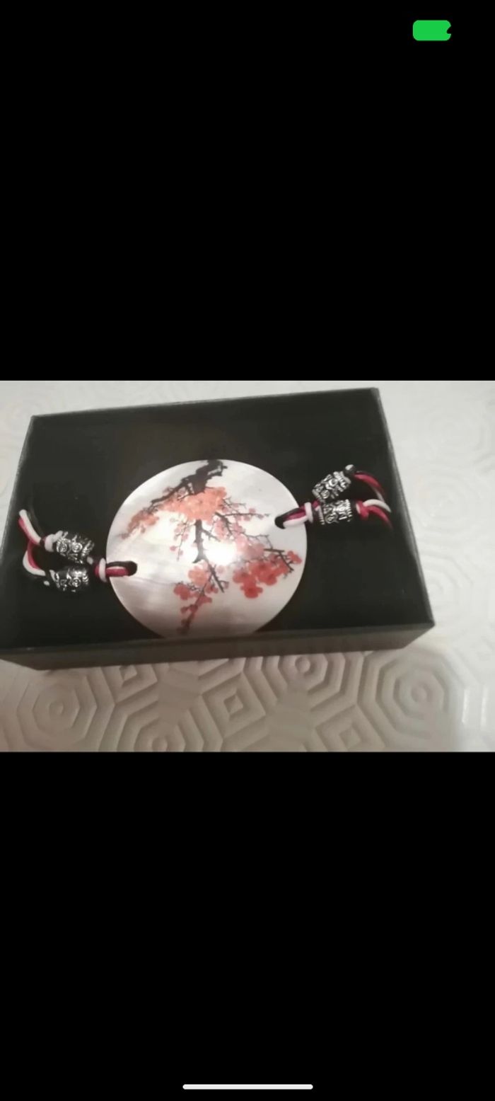 Beau bracelet Gioyes imprimé fleurs de pêches. Taille 30 cm