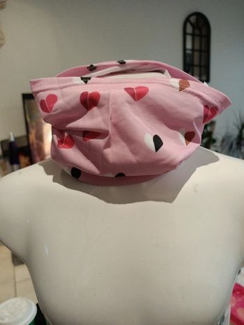 Cache cou motif coeur neuf