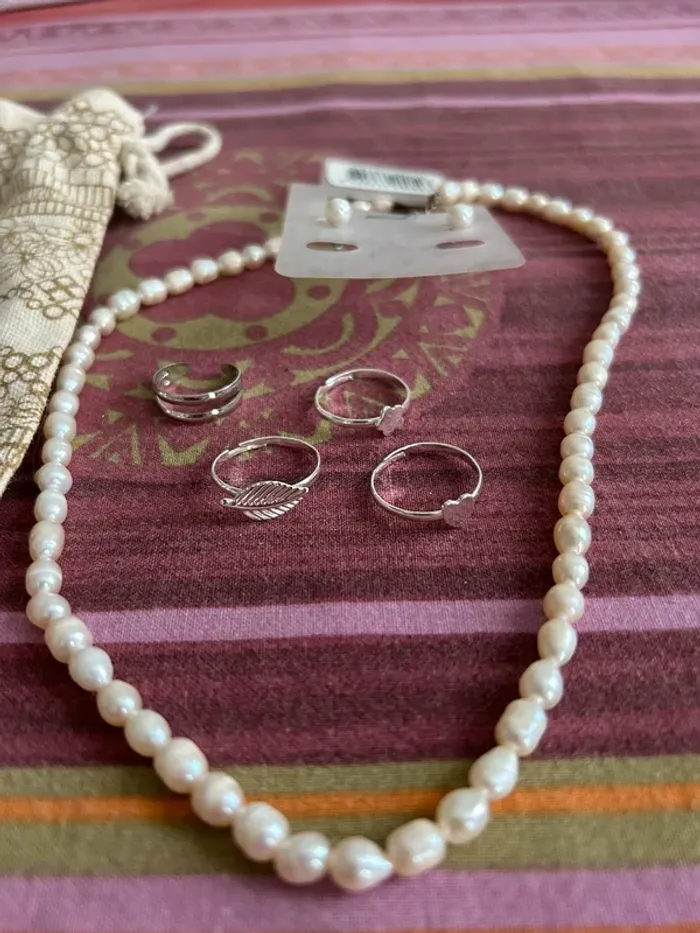 Lot de bijoux nacrés avec bagues de pieds et un étui offert - photo numéro 3