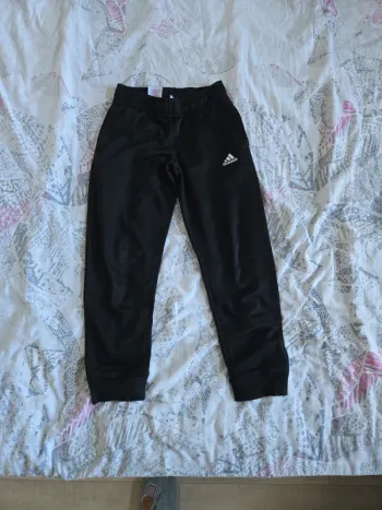 Bas de survêtement adidas taille 7-8ans
