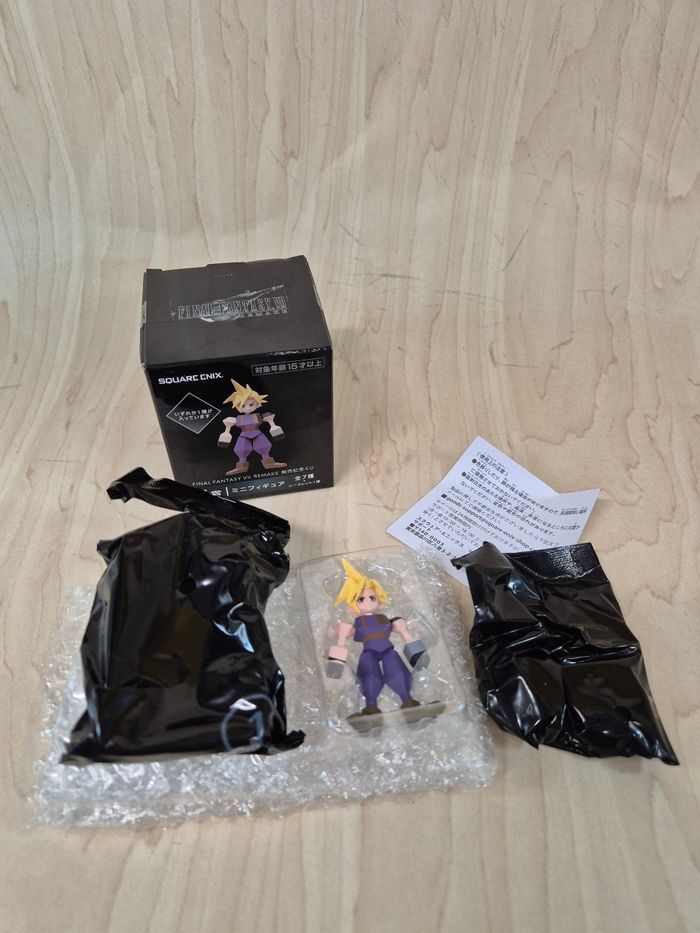 Figurine polygones Final Fantasy VII : Cloud Strife