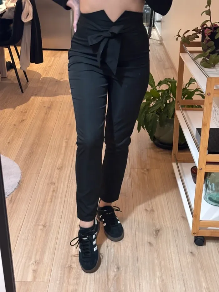 Pantalon noir taille haute