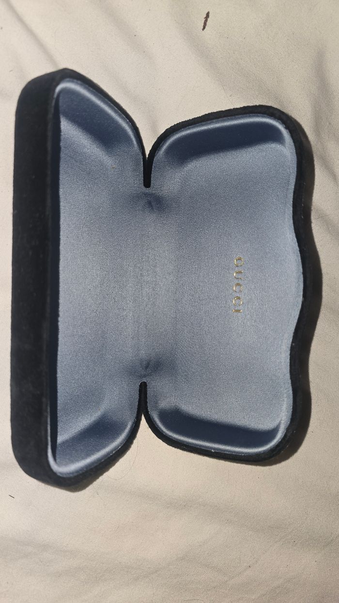Boîte à lunette GUCCI
Envois soigné en suivis - photo numéro 2