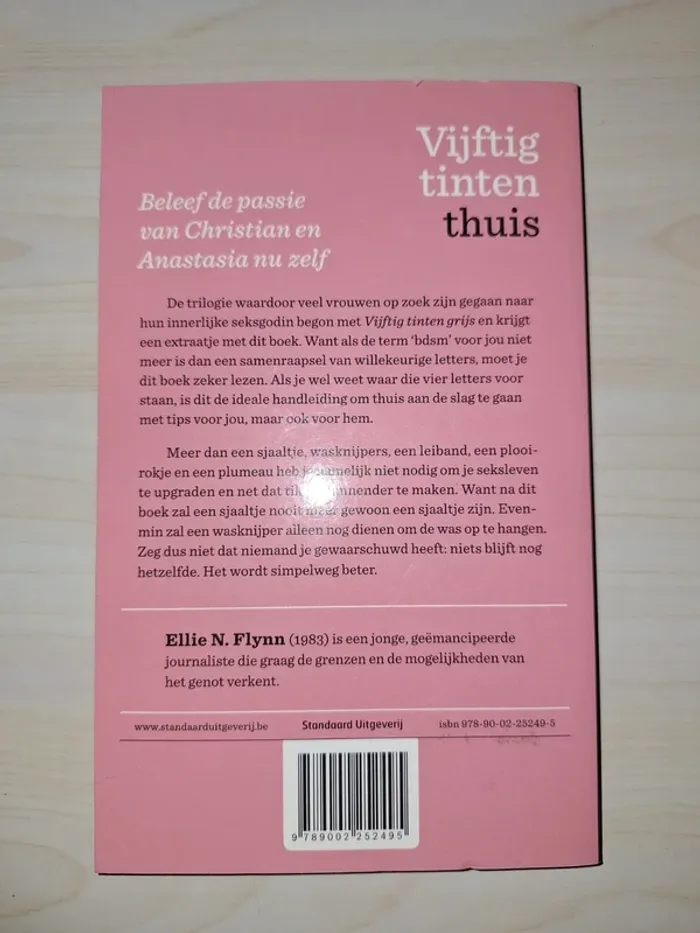 Ellie Flynn Vijftig tinten thuis - photo numéro 2