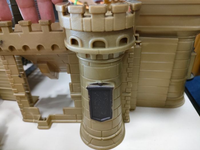 Château fort+4 figurines - photo numéro 2