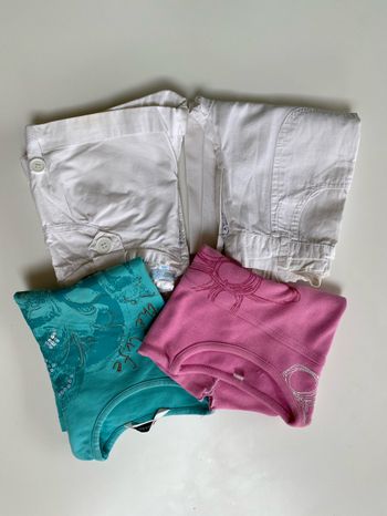 Lot de deux tee shirts manches courtes, un pantalon et un short