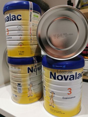 Lot de 4 laits Novalac 3 croissance neuf valable jusqu'àu 07/10/2026