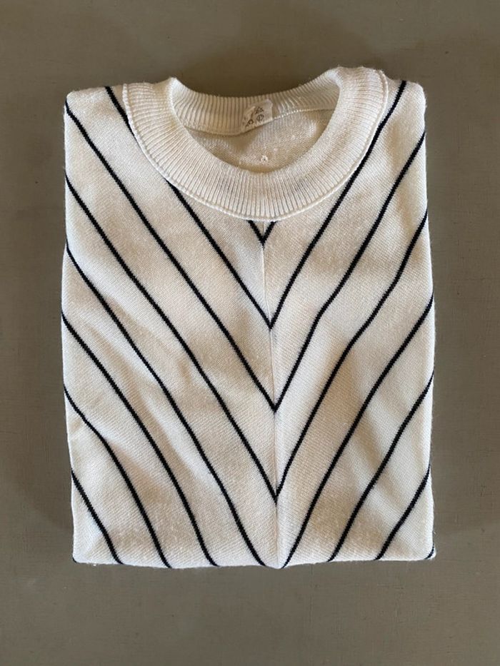 Tee shirt débardeur vintage en maille blanc avec rayures asymétriques noires taille S - photo numéro 14