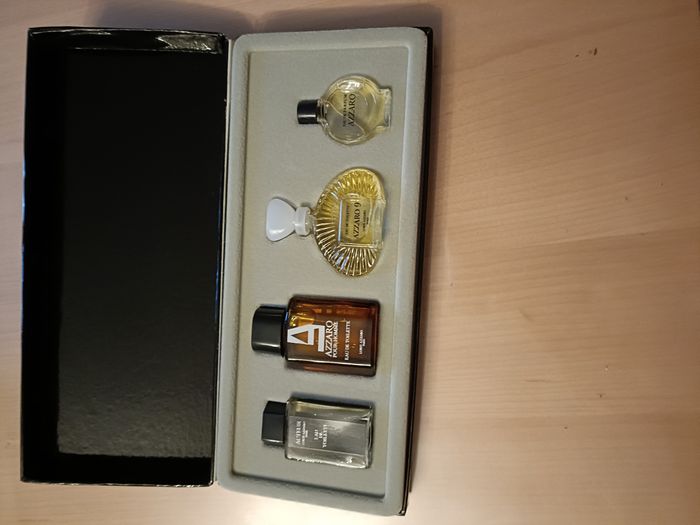 COFFRET AZZARO  4 MINIATURES UNE DE 2ML, DEUX DE 5ML ET UNE DE 7ML - photo numéro 2