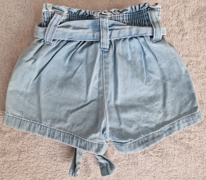 Ensemble 6M été fille kiabi (neuf) :
T-shirt + short + chapeau + chaussures - photo numéro 5