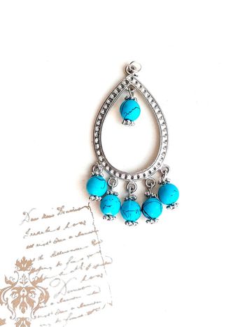 Magnifique pendentif avec perles bleu turquoise