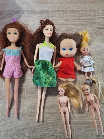 Lot poupées