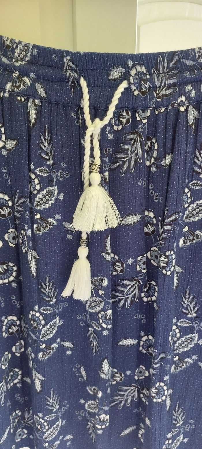 Jupe au genou bleu marine - photo numéro 2