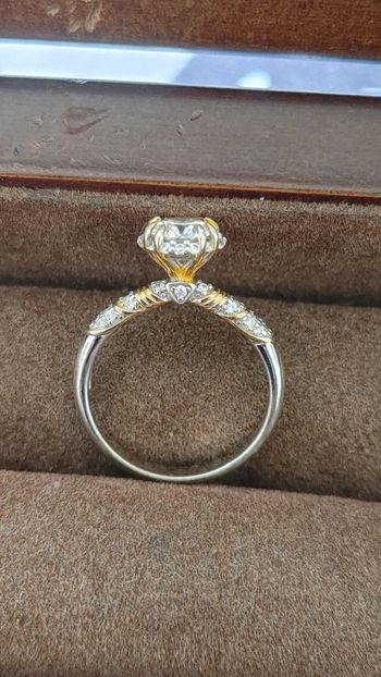 Magnifique bague solitaire en argent véritable 975 et moissanite 1 carat très très brillante