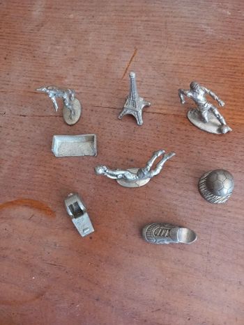 Lot 8 figurines etain