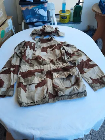 Veste militaire manches longues avec capuche taille M