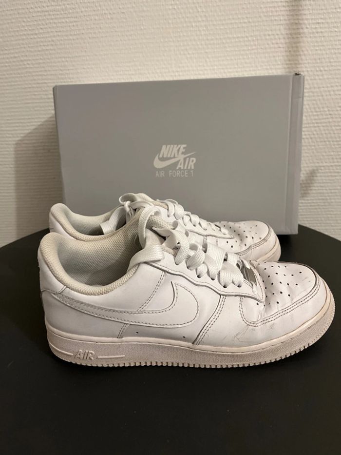 Baskets blanches Nike Air Force1 pointure 40.5 - photo numéro 3