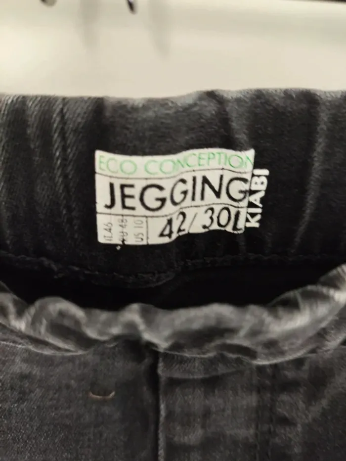 Pantalon  jogging noir taille élastique Kiabi – T42 / 30L - photo numéro 4