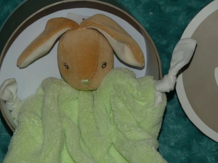 Doudou plat lapin vert beige Kaloo plume 🐰Neuf - photo numéro 2