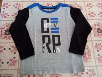 Pull manches longues.