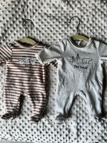 Lot 2 pyjamas velour naissance