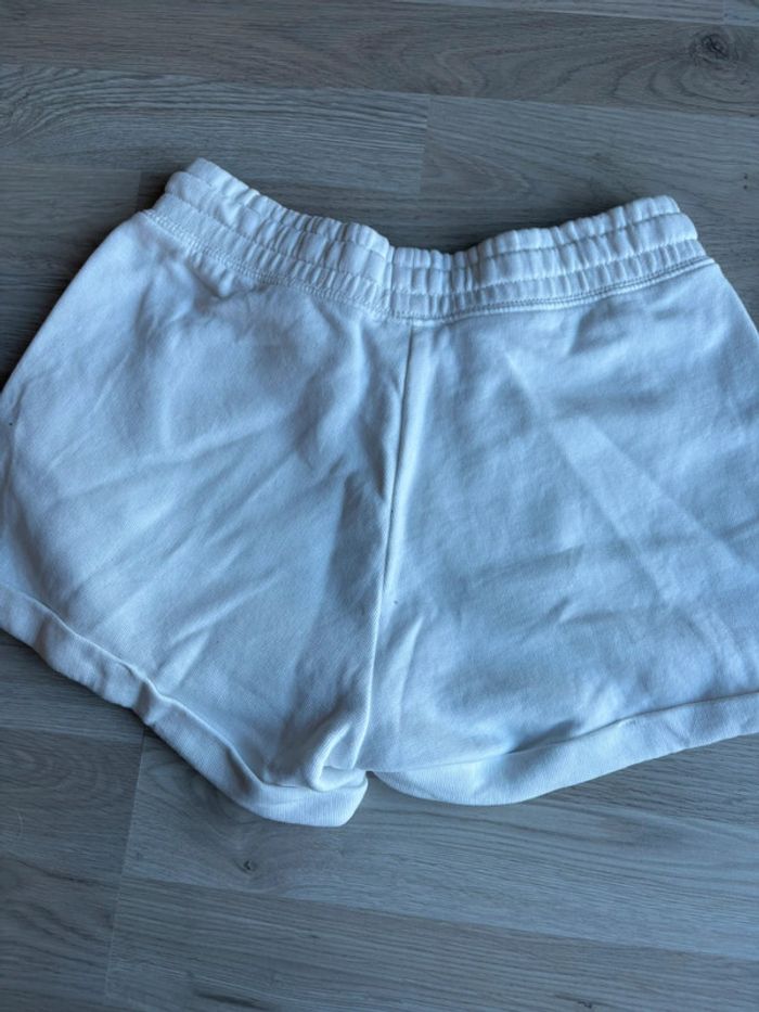 Short Benetton 11-12 ans - photo numéro 4