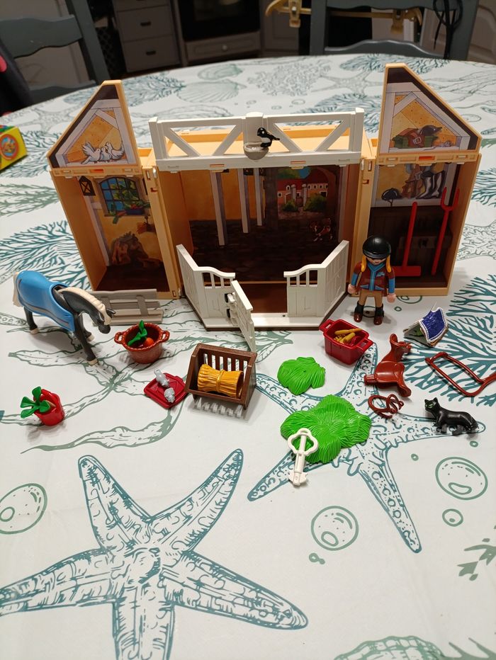 Écurie playmobil transportable
