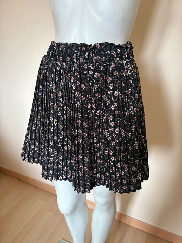 🌸 Jupe noire fleurie Taille 38 🌸 - photo numéro 2