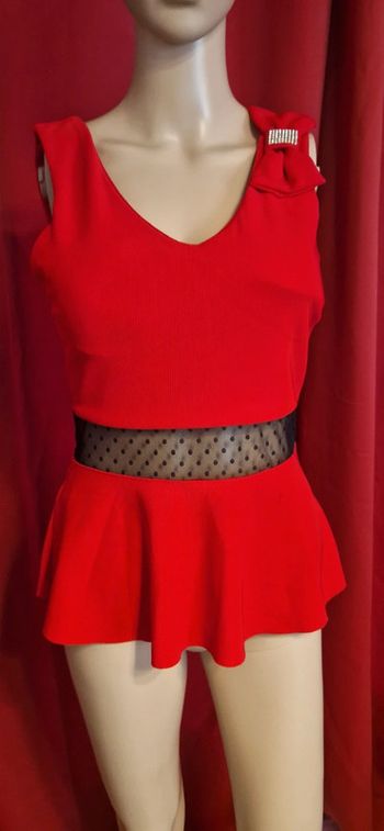 Magnifique haut rouge sans manche taille38