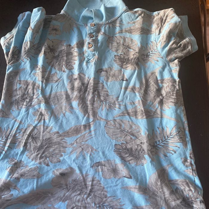 Polo bleu marine motif fleuris